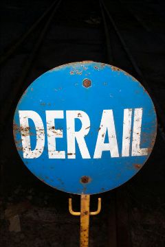 derail1-23614_0.jpg