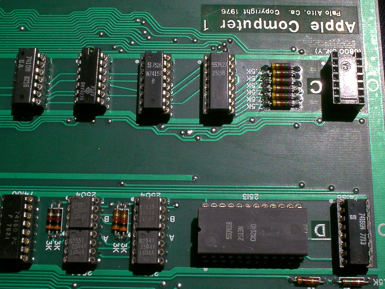 Period correct date codes in Signetics "grey" ICs in an Apple-1 clone.