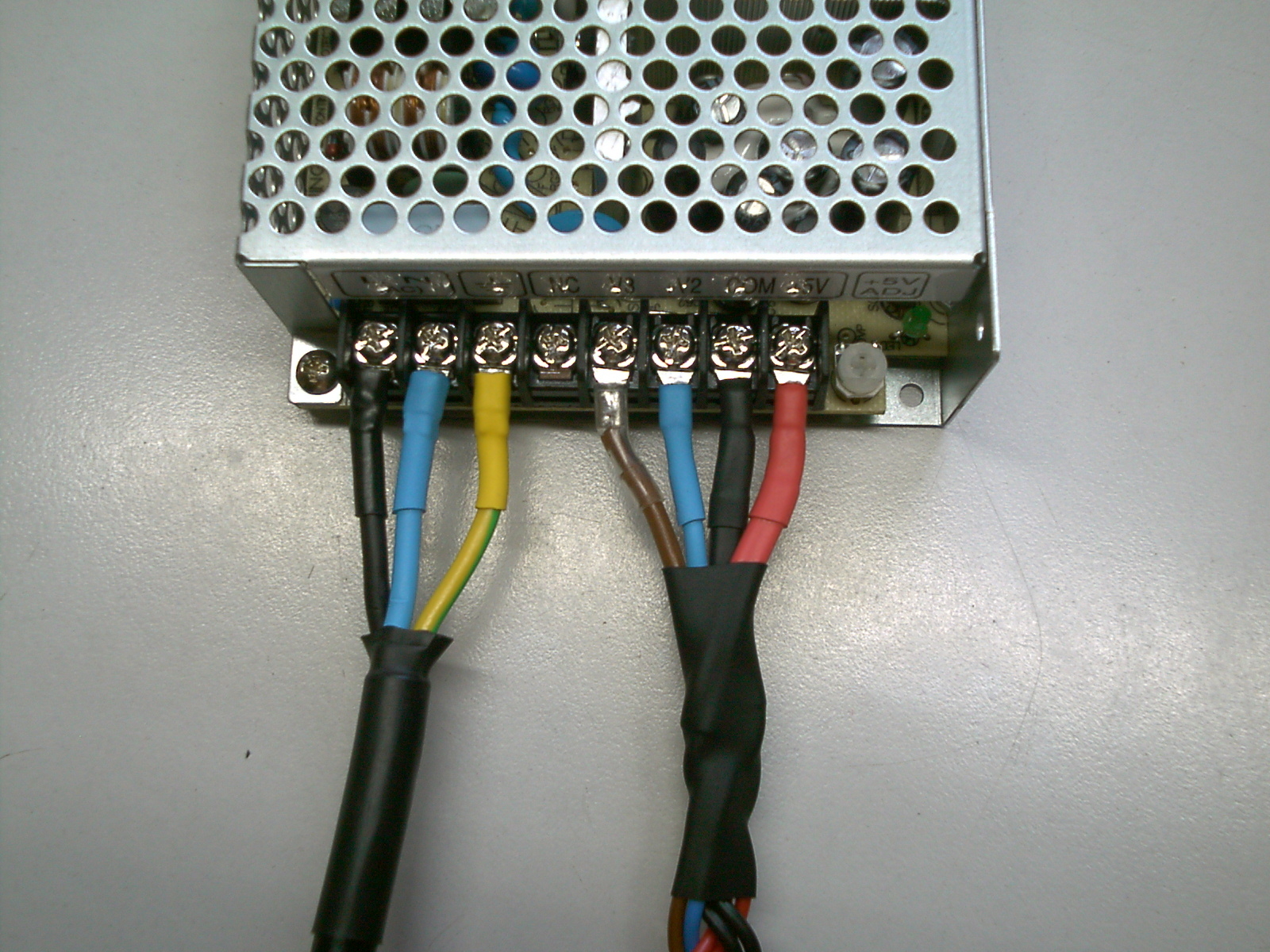 Connection to the switchmode power supply
