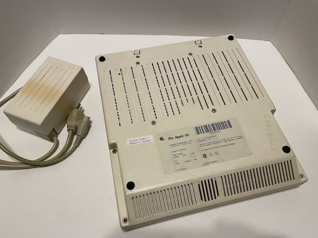 FOR SALE - Apple IIc A2S4000 Computer (Non-ALPS Keyboard, ROM 0