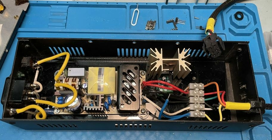 Supply Interior : Meanwell PSU mod