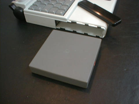 White Powerbook 140 - battery